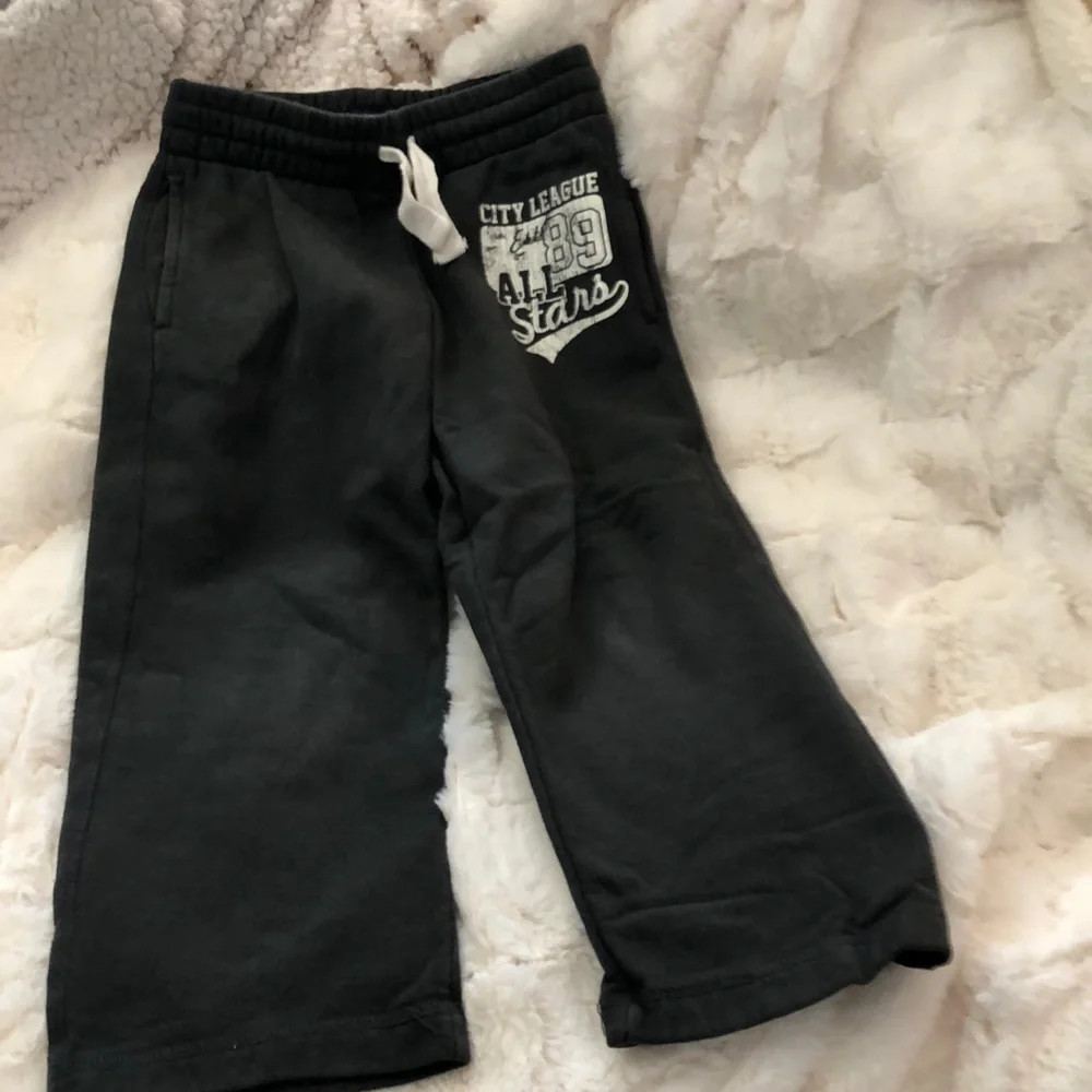 Children’s Place kids sweat pants, EUC, size small 5/6.